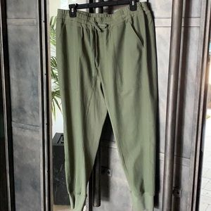 cabi Marathon Jogger, Size L